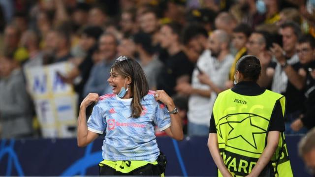 乐鱼电脑版官网-被C罗闷中女保安获赠他7号球衣 7年前曾跟他对骂