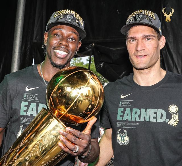 乐鱼电脑版官网-等待了半世纪的狂欢！密尔沃基万人空巷庆雄鹿登顶